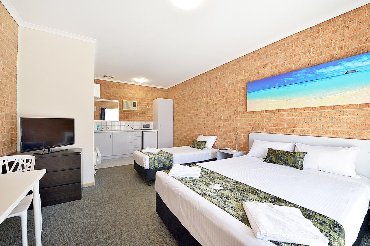 Cranbourne Motor Inn Exterior photo