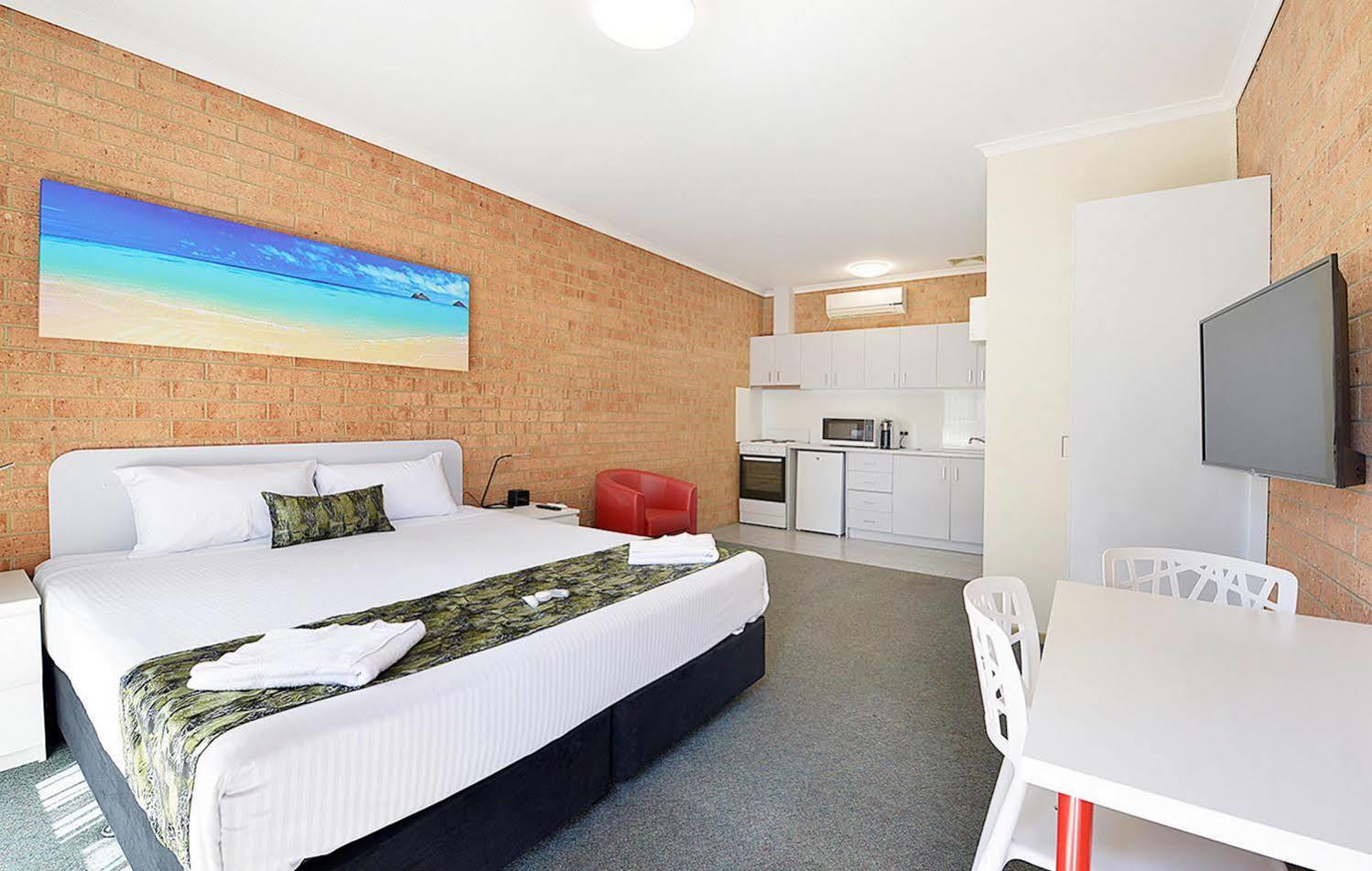 Cranbourne Motor Inn Exterior photo