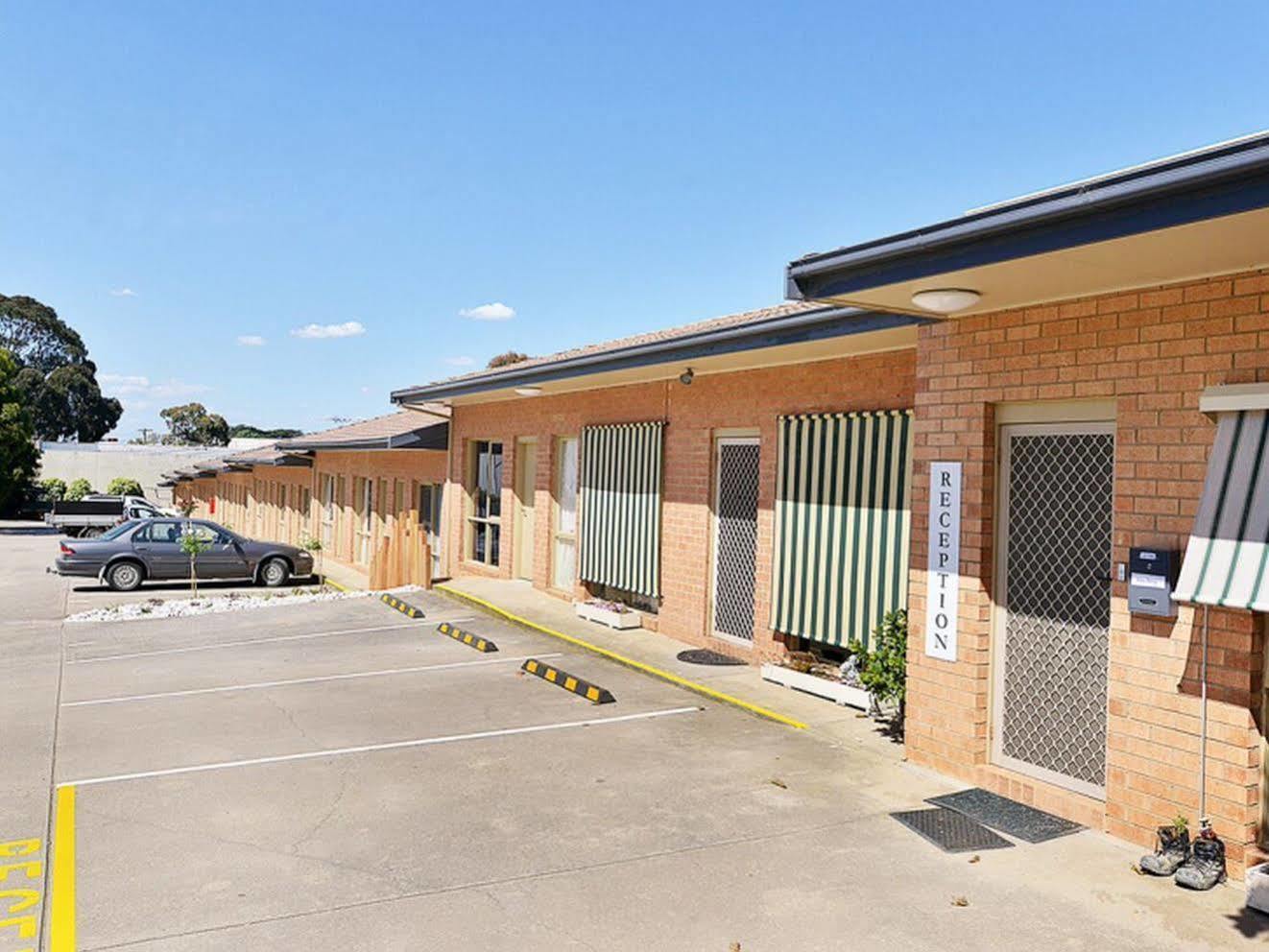 Cranbourne Motor Inn Exterior photo